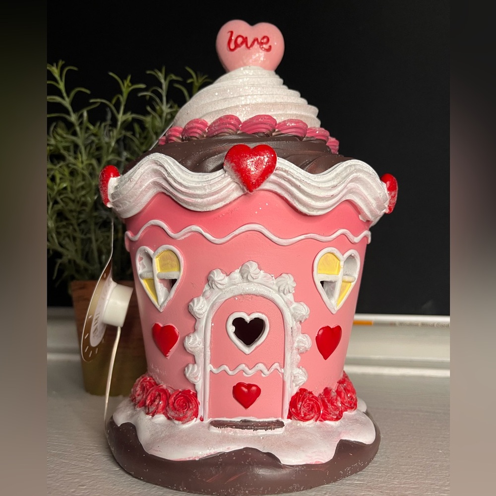 Cupcakes & Cashmere Pink Gingerbread House LED NWT